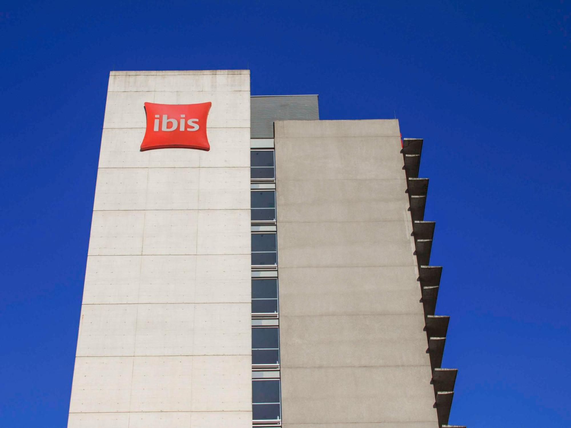 Ibis Medellin Hotel Buitenkant foto