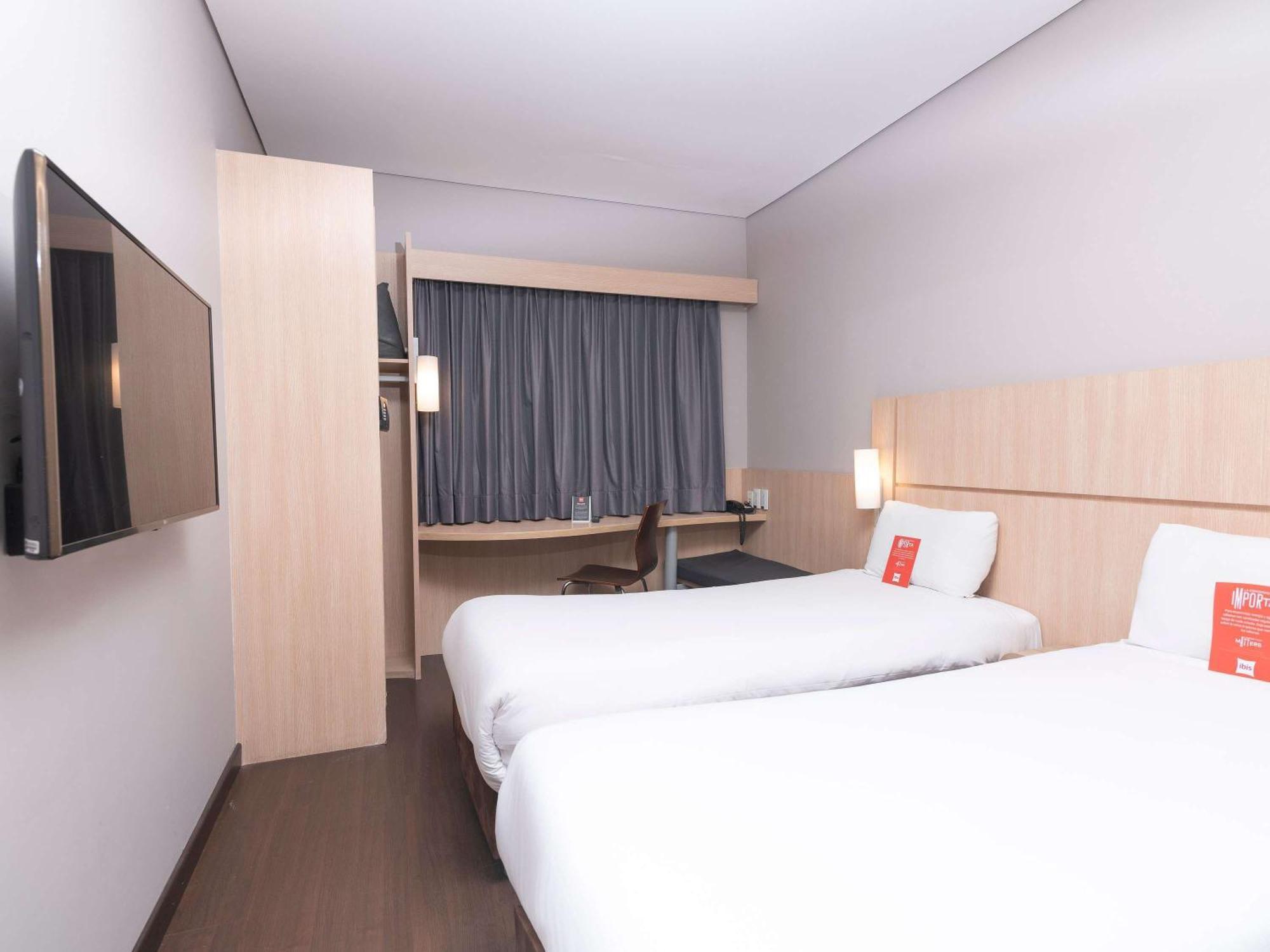 Ibis Medellin Hotel Buitenkant foto