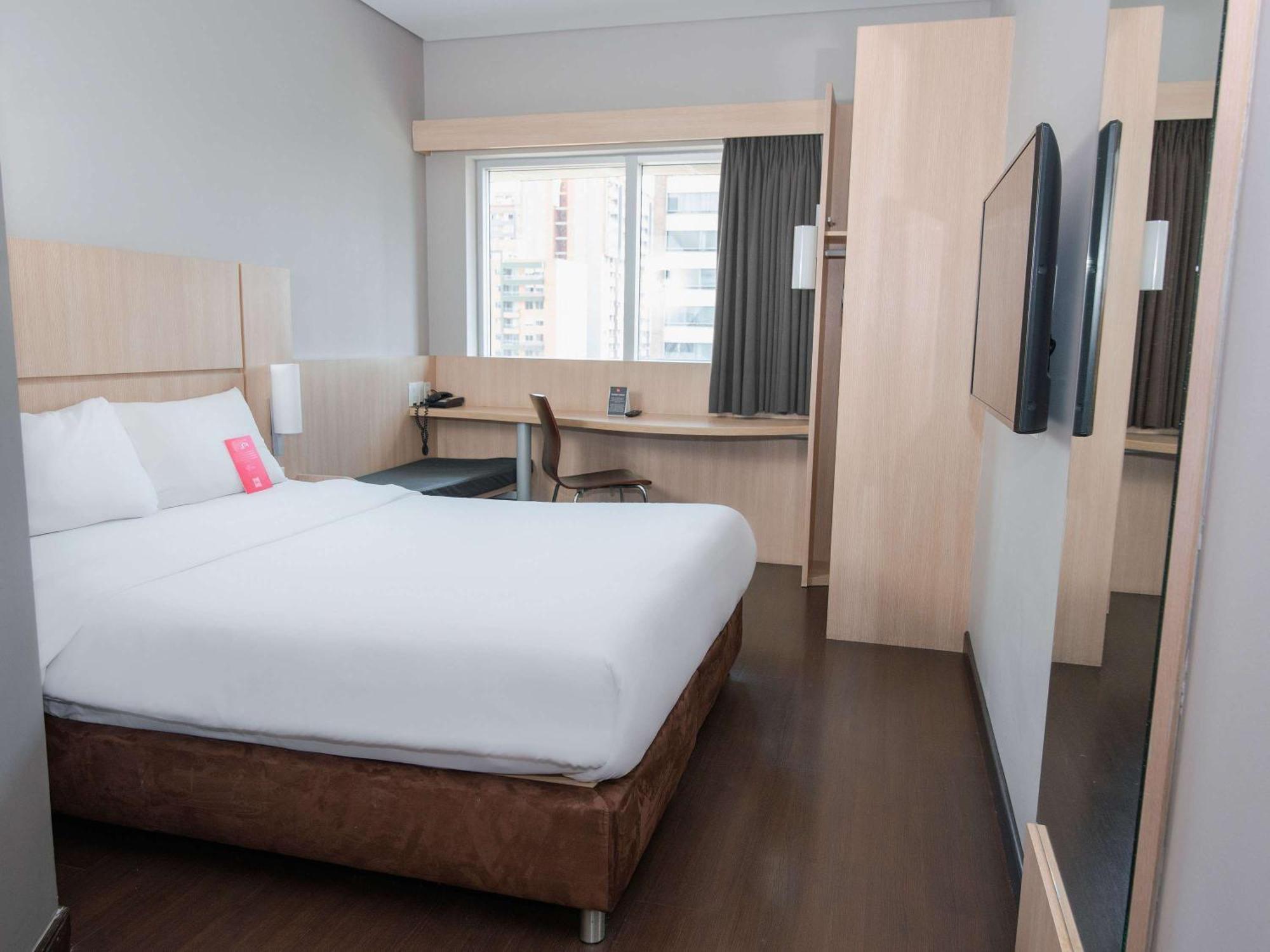 Ibis Medellin Hotel Buitenkant foto