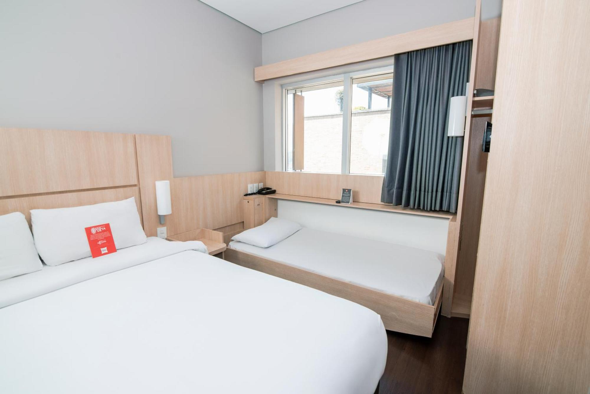 Ibis Medellin Hotel Buitenkant foto
