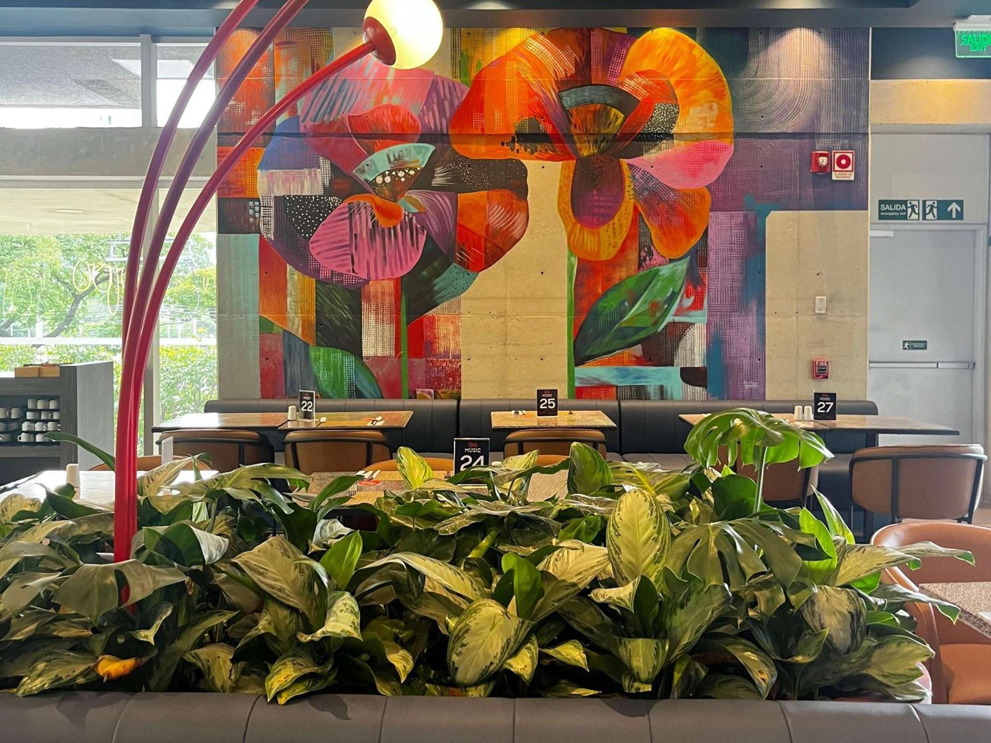 Ibis Medellin Hotel Buitenkant foto